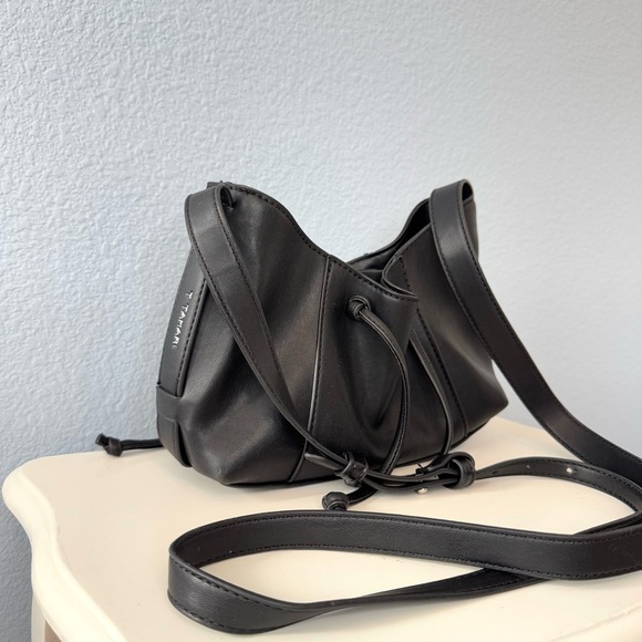T Tahari Vegan Leather Black Crossbody - Picture 3 of 6